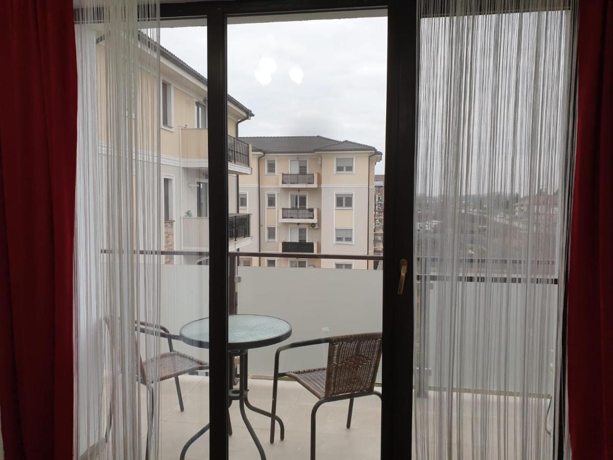 Apartament Adriana Leilighet Giroc Eksteriør bilde